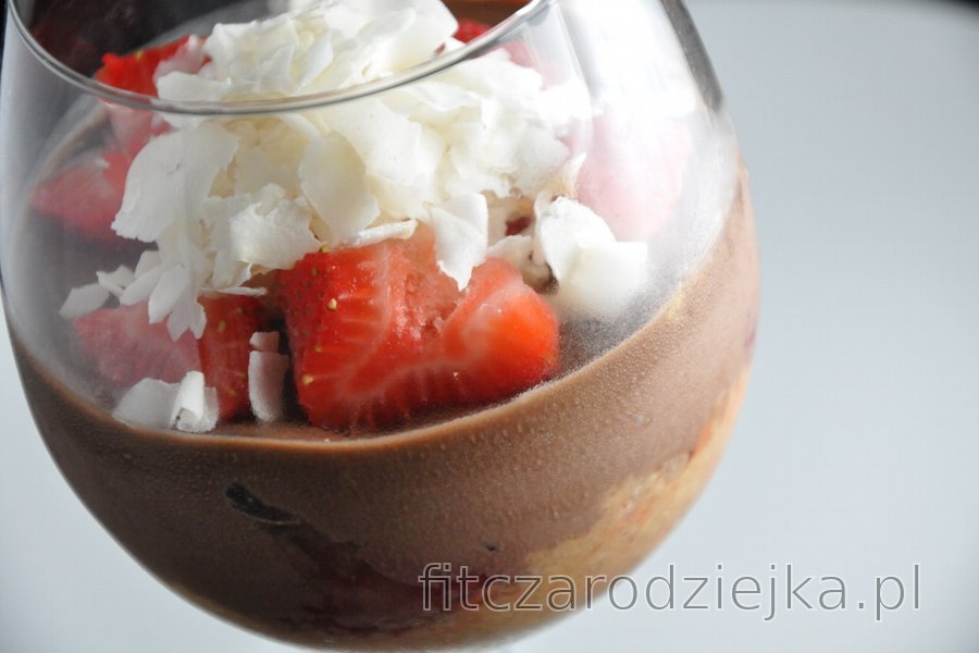 Czekoladowe parfait z kremem tofu