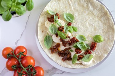 Wrap Caprese (przygotowany z 4 składników)