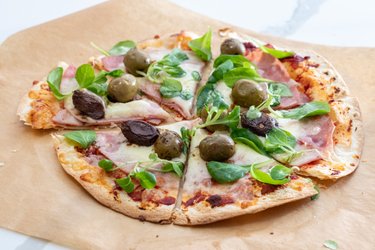 Szybka „pizza” z tortilli