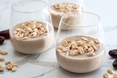 Domowy pudding proteinowy – solony karmel (przygotowany z 5 składników)