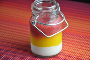 Zdrowa panna cotta z mango i truskawkami