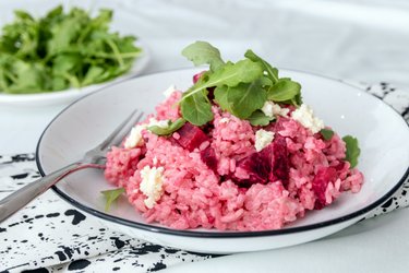 Proste risotto z burakiem i kozim serem