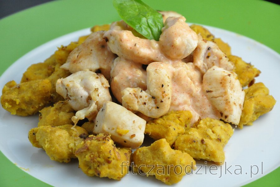 Dyniowe gnocchi z kurczakiem w sosie serowym