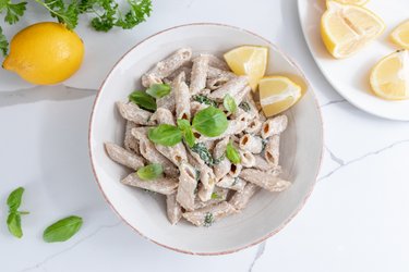 Prosty makaron z ricottą, cytryną i bazylią